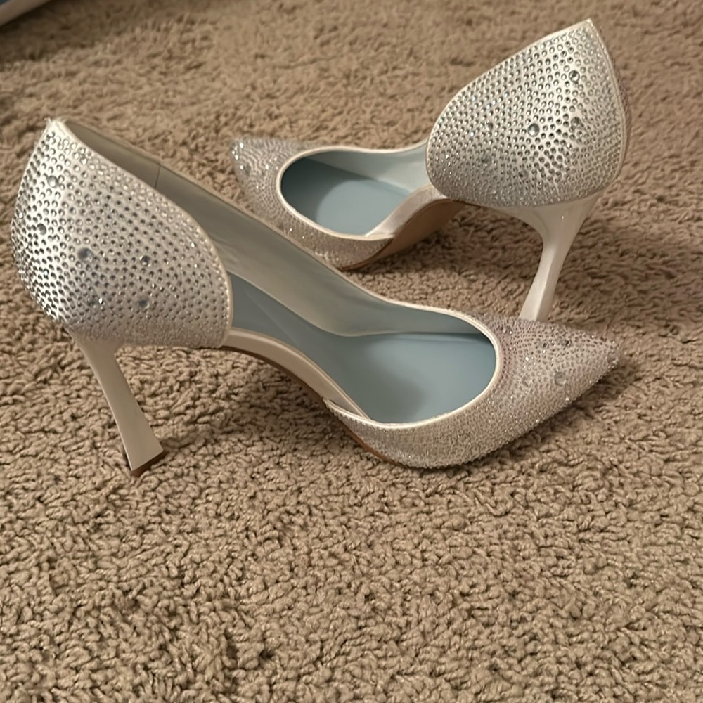 Mix no. 6 white heels with silver rhinestones. Size 7. NWOT.